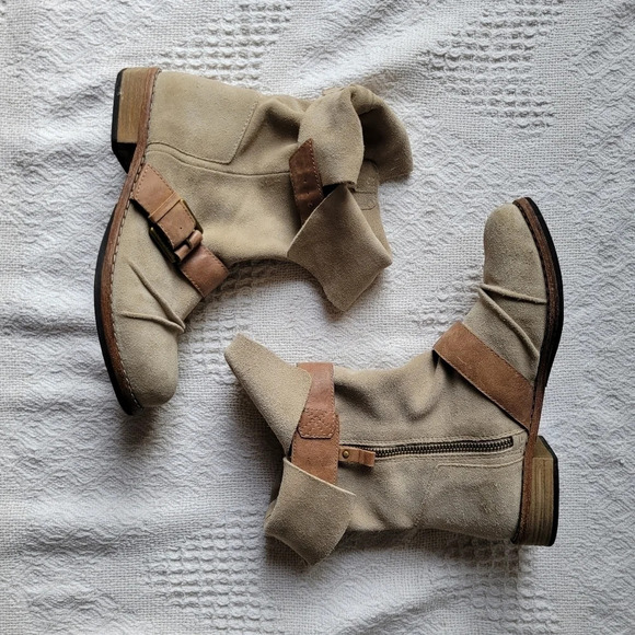 Modern Vintage Slouched Over the Ankle Zip up Belted Stacked Heel Boots - Picture 4 of 13